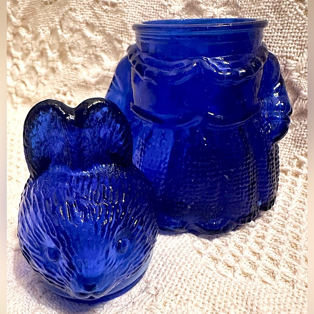 Cobalt Blue Glass Mama Bunny Rabbit Jar In Apron… Cottage  Farnhouse Easter - Picture 8 of 10
